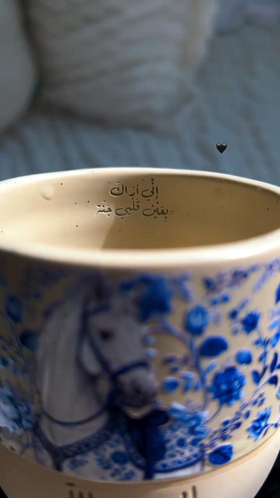 كوب سيراميك بنقوش الخيل الفاخرة.. مخصص بالكامل باسمك وعباراتك المفضلّة حسب الطلب "
