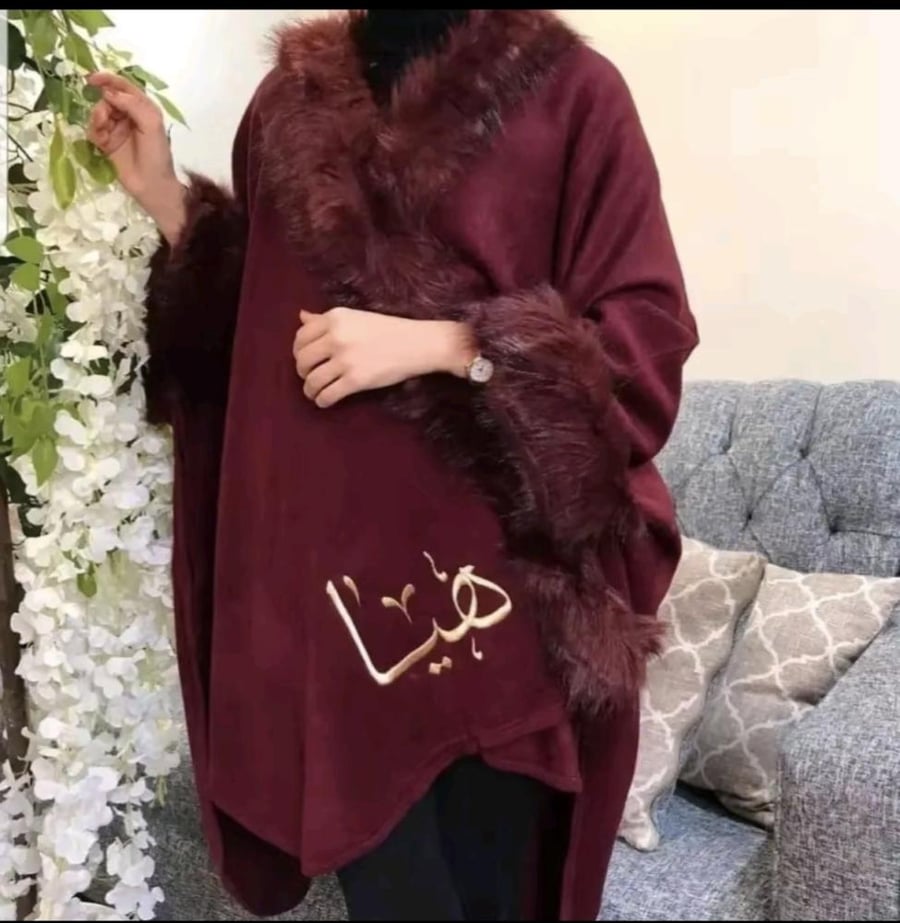 شتاكِ غير.. فخامة تُكتب باسمكِ شال شتوي فاخر مطرز بالأسم