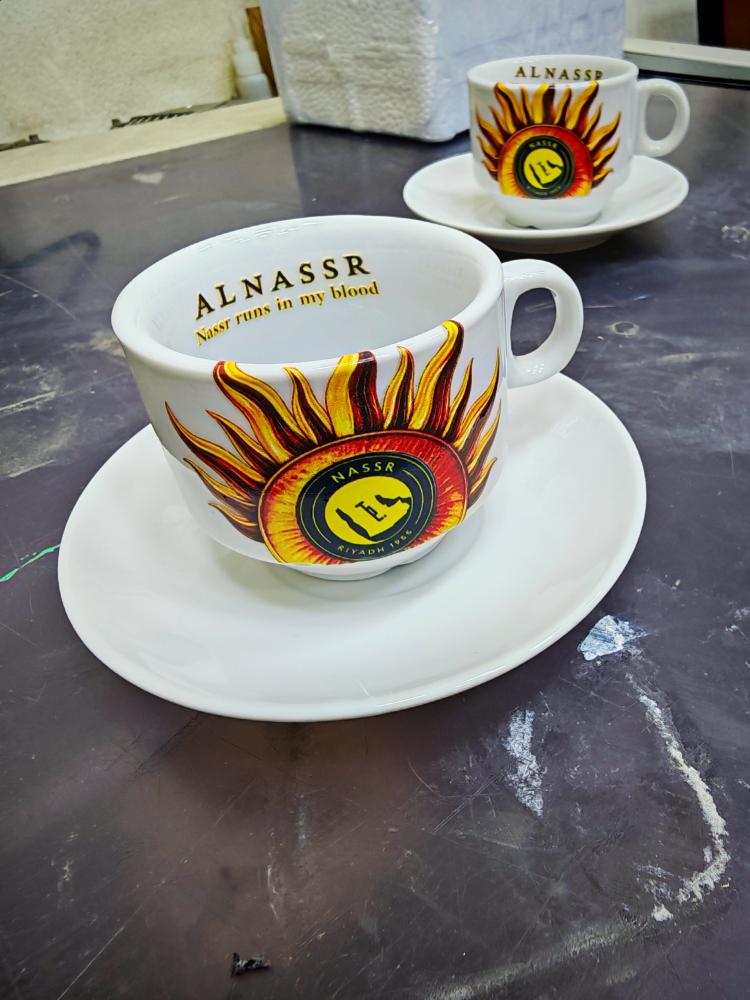 في كل رشفة.. قصة عشق عالمية!  لأن القهوة طقسٌ لا يكتمل إلا بمن تحب، صمّمنا لك كوب النصر الفاخر ليجمع بين أدق التفاصيل