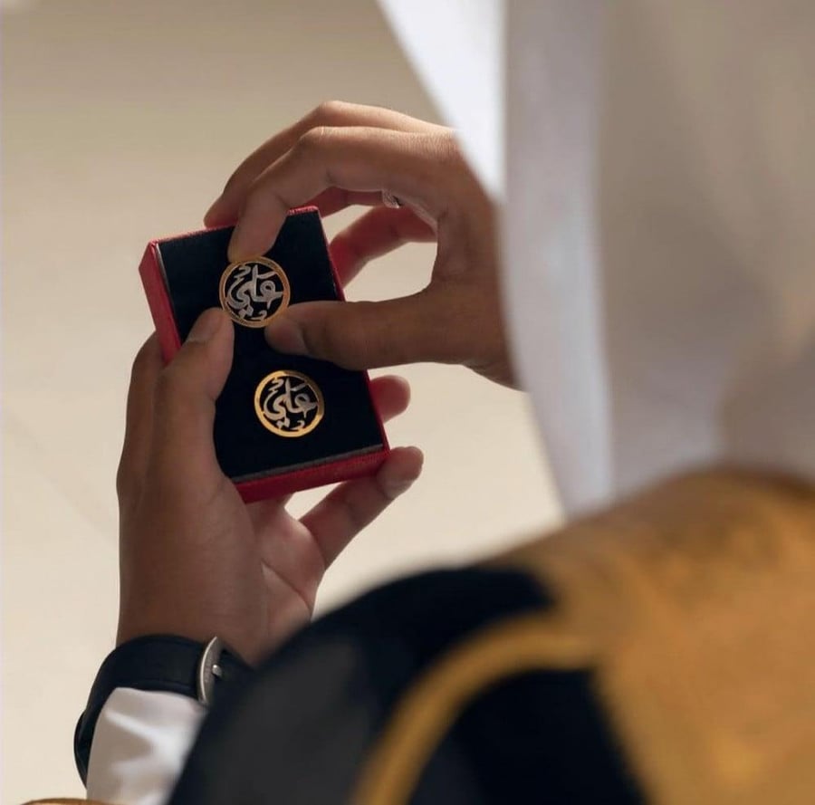 كبك رجالي أنيق ممزوج باللون الذهبي والفضي