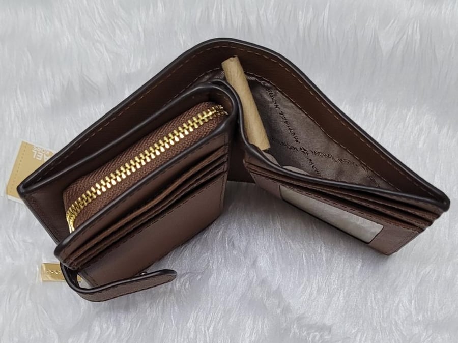 محفظة مايكل كورس Michael Kors CornerZip Medium Bifold wallet