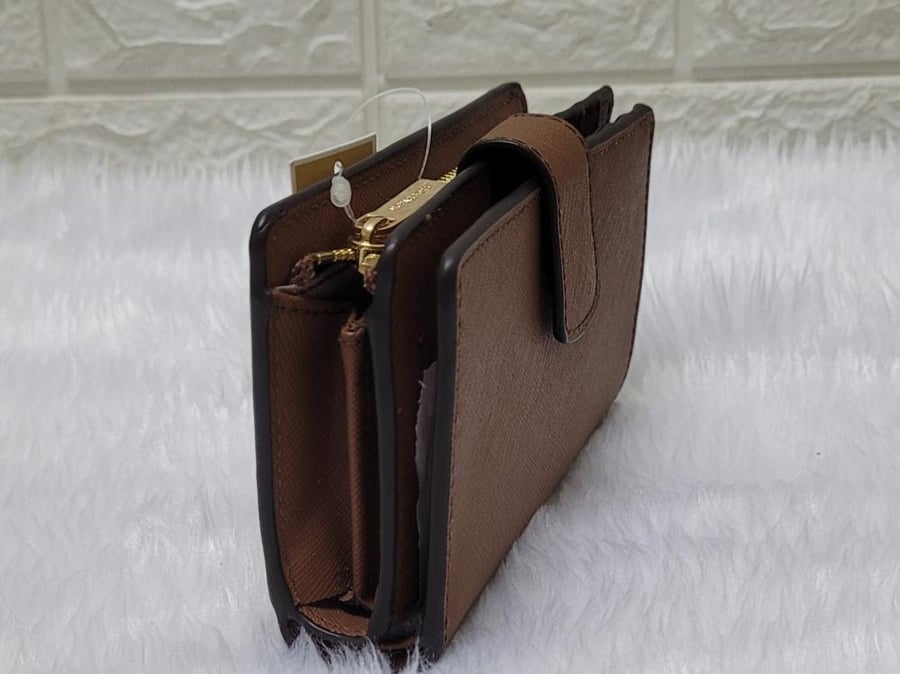 محفظة مايكل كورس Michael Kors CornerZip Medium Bifold wallet