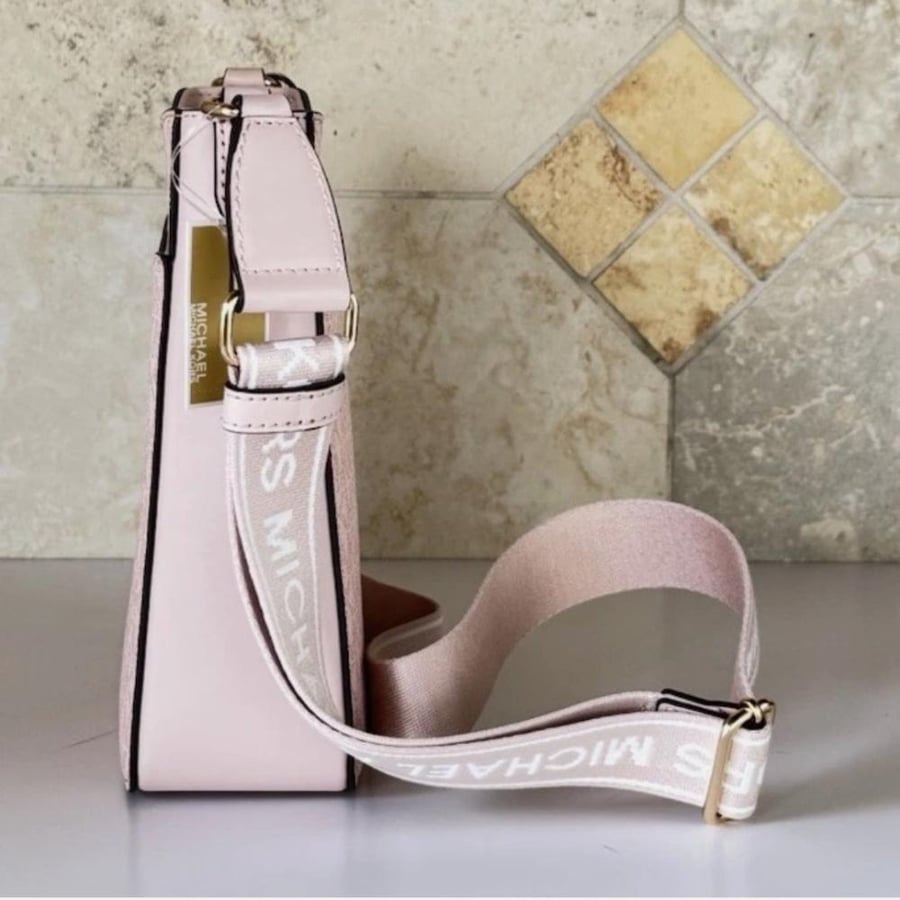 شنطة مايكل كورس Michael Kors Jet Set Travel Small Signature Messenger Bag
