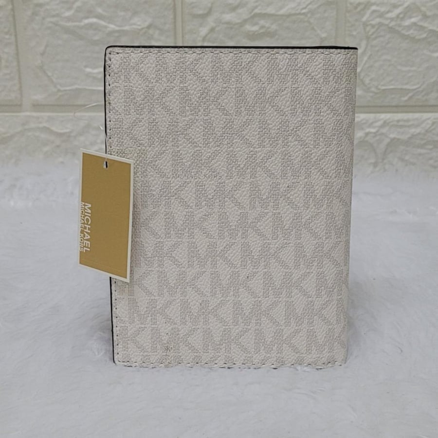 محفظة مايكل كورس Michael Kors Travel Passport wallet