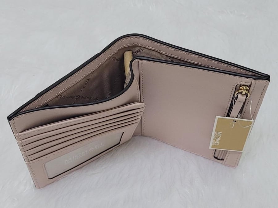 محفظة مايكل كورس Michael Kors Travel Passport wallet