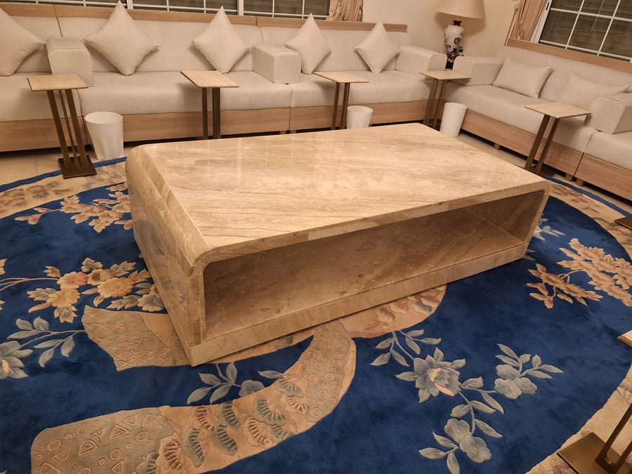 طاولة ضيافة
