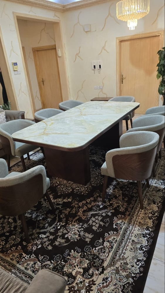طاولة طعام