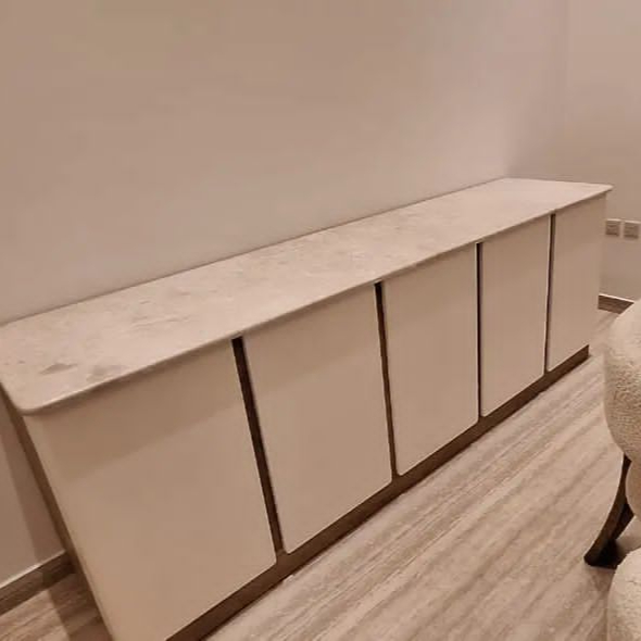 A two-meter size buffet 44