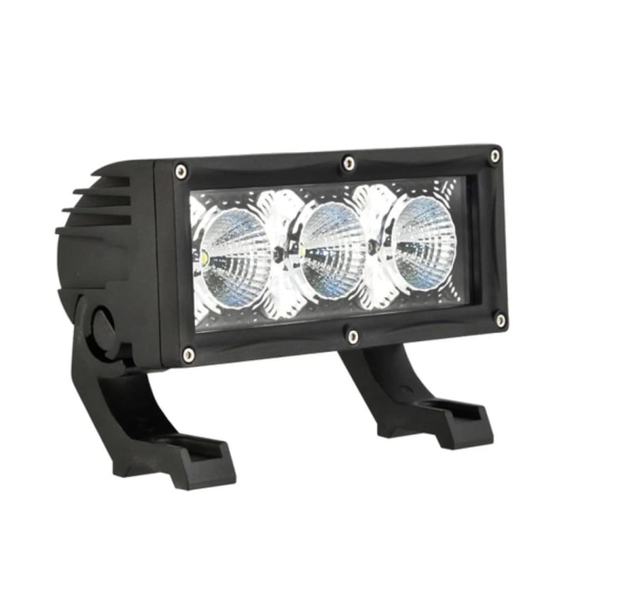 إضاءة LED قابلة للتعديل بقوة 30 واط بشعاع فيضاني - بطول 180 ملم (3 مصابيح LED بقوة 10 واط، 2.5 أمبير) - أيرونمان 4X4