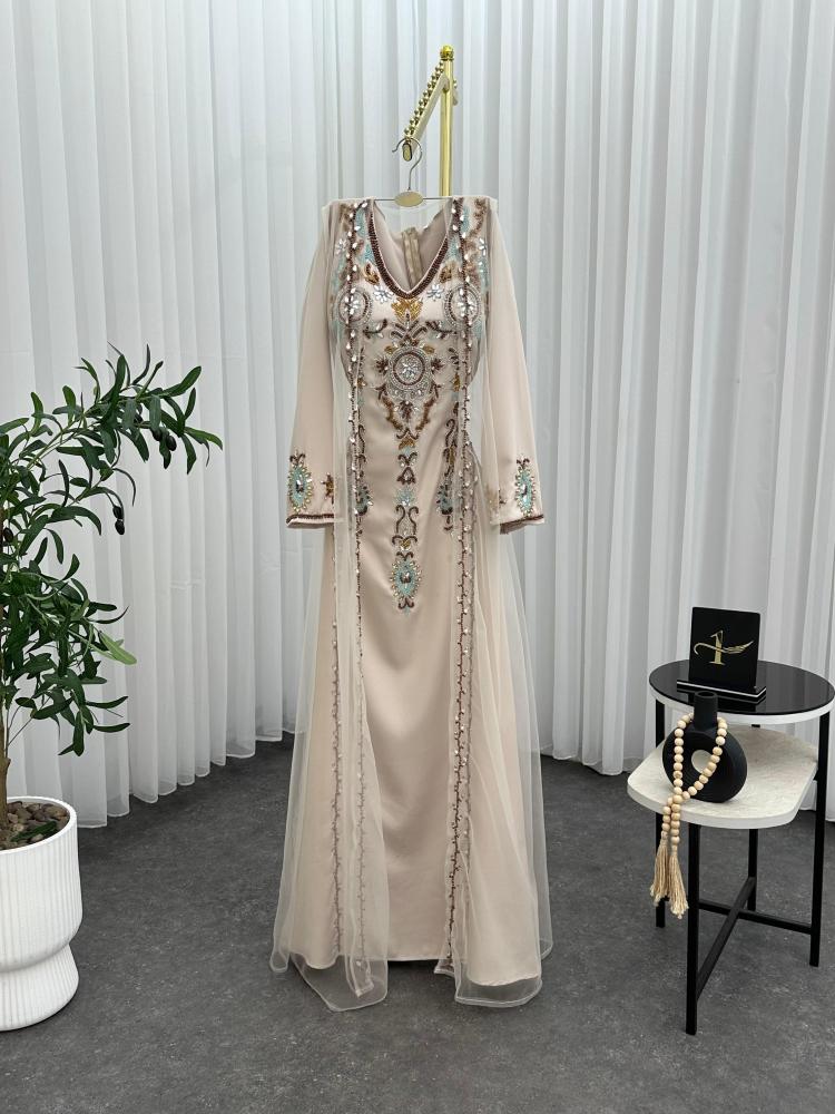 Elegant beige embroidered evening bag