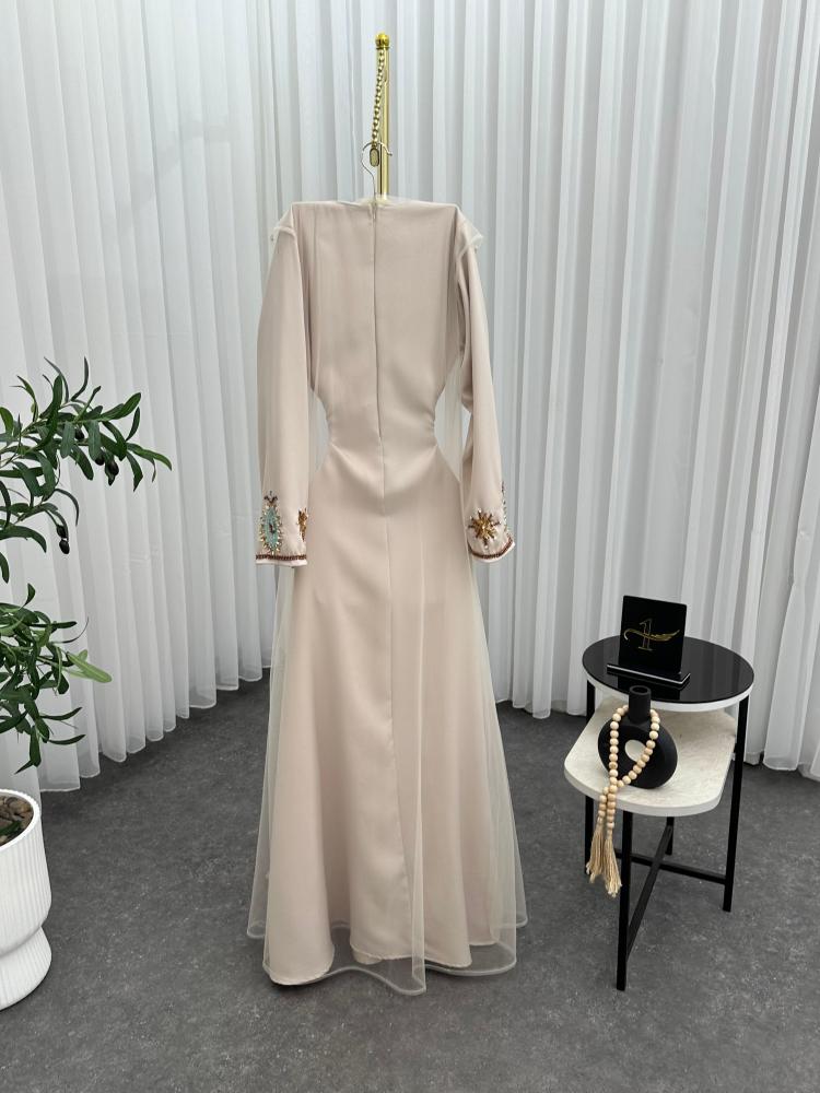 Elegant beige embroidered evening bag