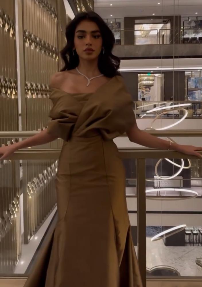 فستان سهره ناعم انيق عسلي