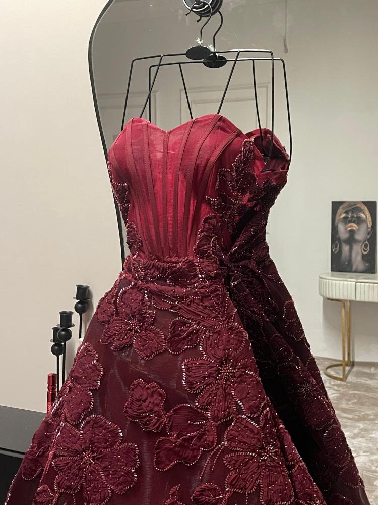 Elegant evening dress embroidered with traditional Najdi style