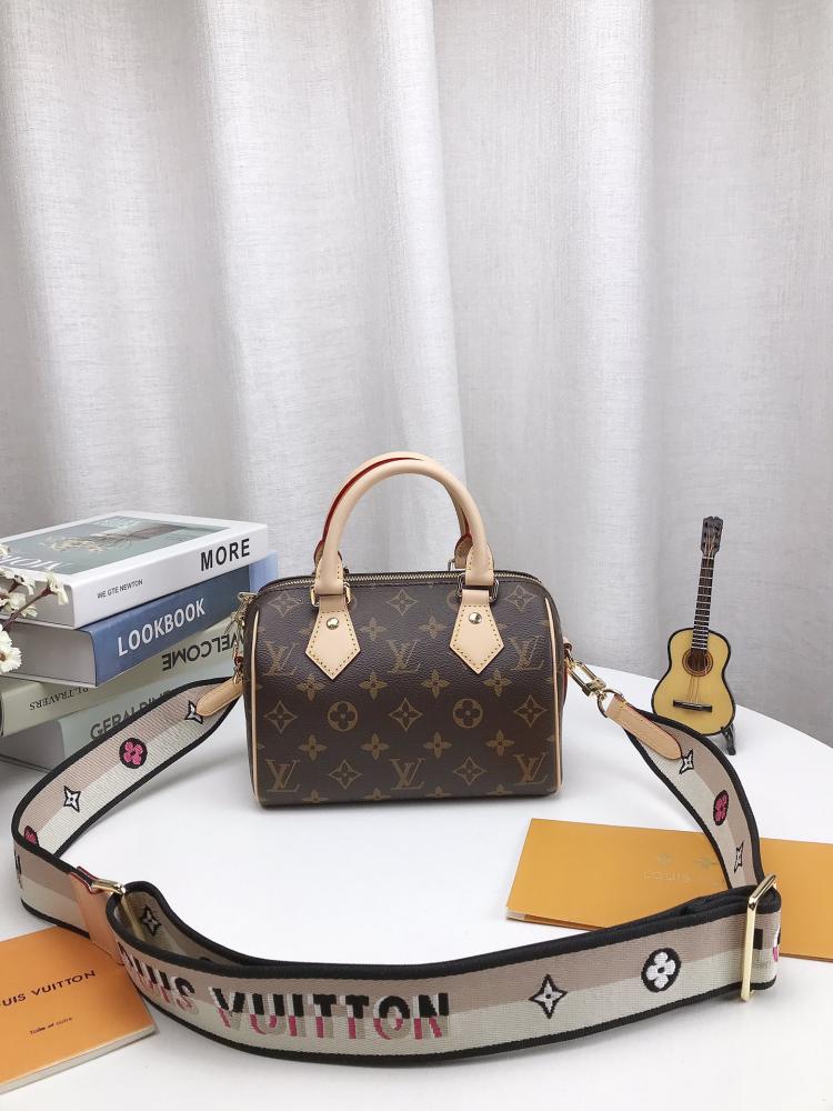 شنطة LV