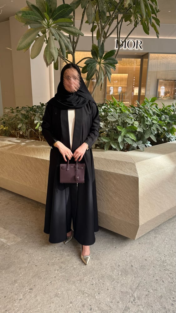 عباية سوداء كريب كوري L108