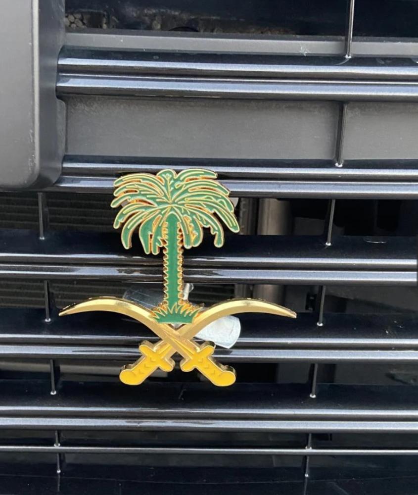 شعار السعودية لشبك السياره ذهبي