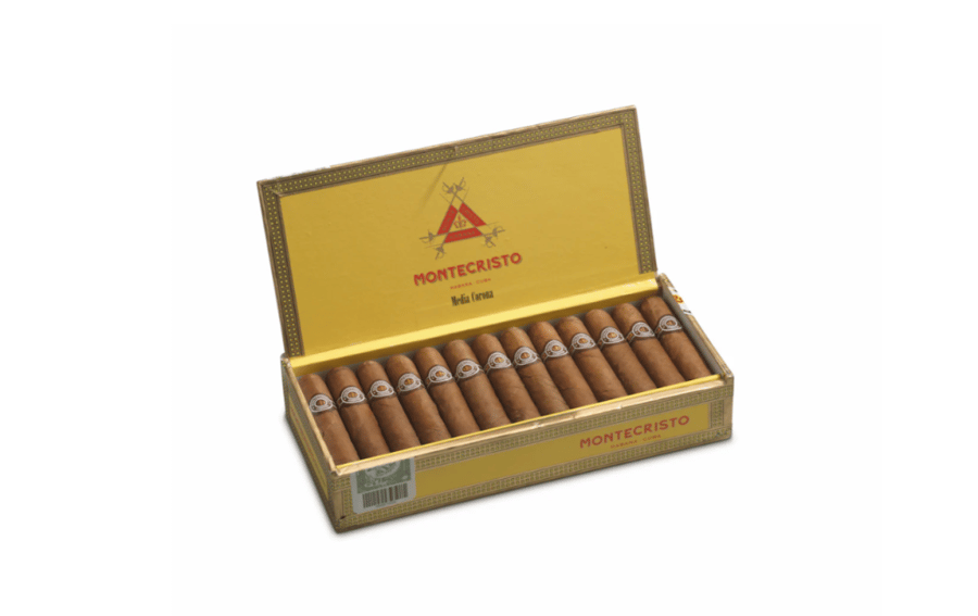 montecristo-media-corona-cuban-cigar-vape-alsharq