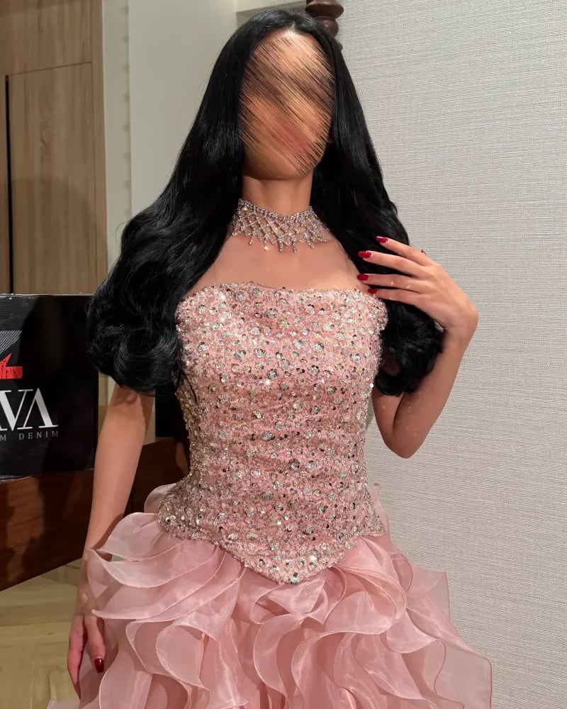 فستان سهرة وردي ميدي بكشكش
