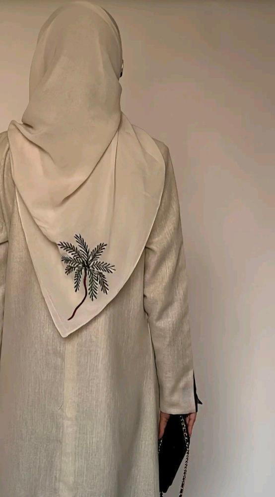 عباية نجديه بتطريز شکل نخله