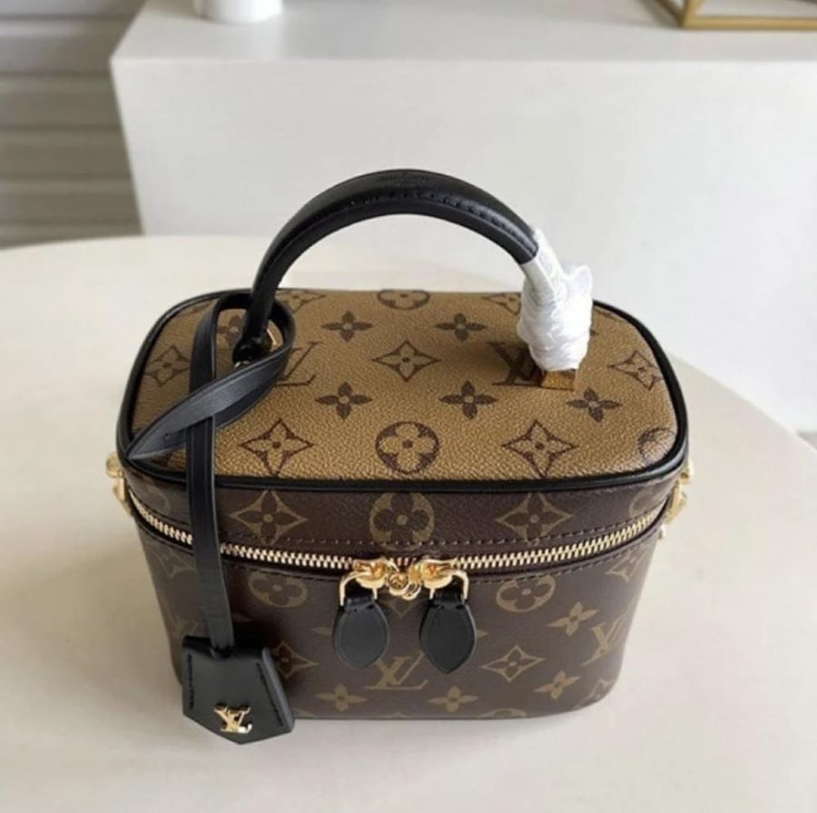 حقيبة LV فانيتي