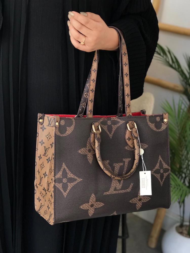 لويس سله مستر  وبلونيين اسود وبيج على بني  ملحقات  كيس كرت شوبنج
