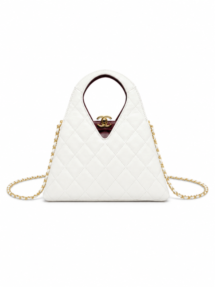 حقيبة يد سوداء مبطنة من شانيل (Chanel Chic Lady) تتميز بتصميم هندسي هندسي فريد وبطانة داخلية حمراء زاهية مع قفل شعار CC الذهبي.