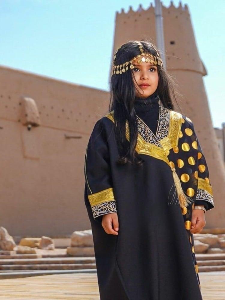 بشت يوم التأسيس بناتي