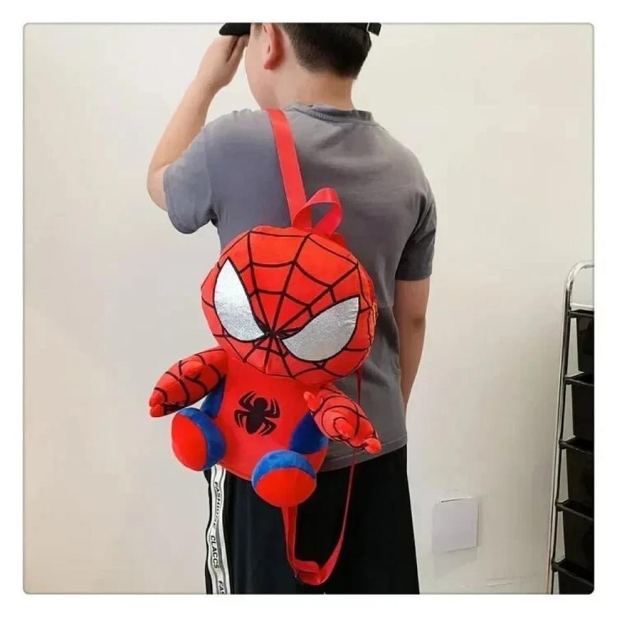 حقيبة ظهر سبايدرمان الفروية المجسمة من مارفل (Marvel: Spider-Man 3D Plush Backpack) - خامة قطيفة مخملية فائقة النعومة بعيون فضية لامعة وتطريز شبكة العنكبوت الأيقونية