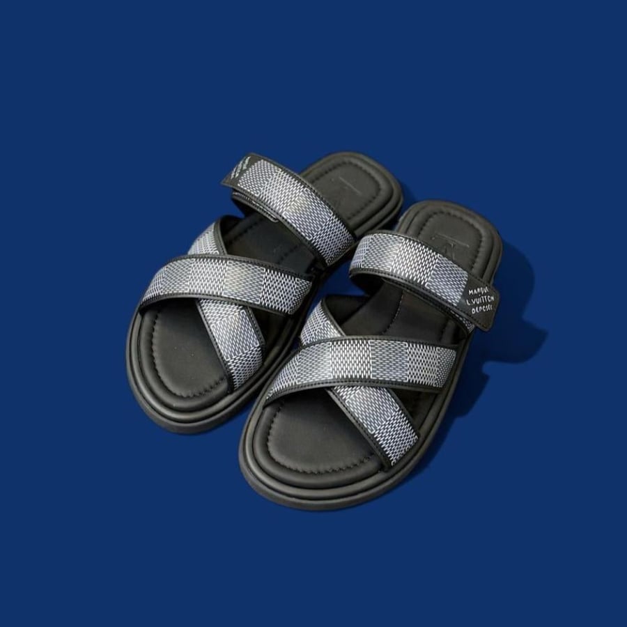 نعال من L