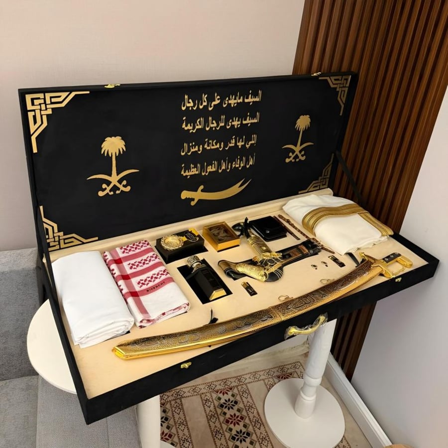 بوكس اهداء ملكي في اي بي