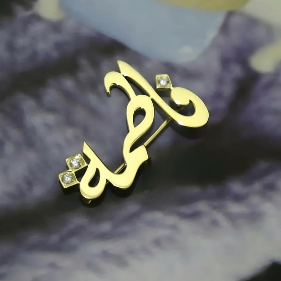 بروش مميز مطلي بالذهب