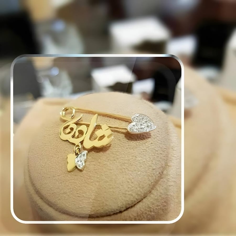 بروش مميز مطلي ذهب ومطعم بفصوص مميزة
