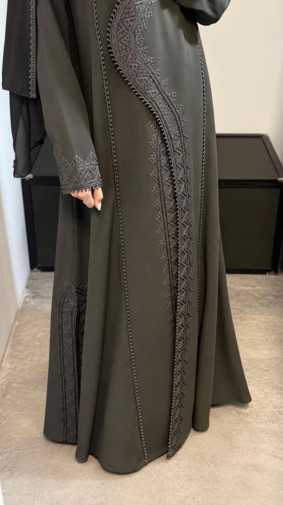 عباية فاخرة بتطريز ملكي - عبايات ثراء