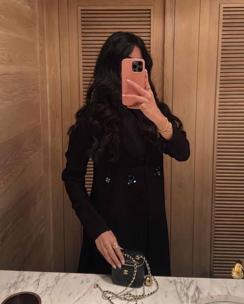 ‬‏عباية كريب اسود فاحم مع كرستال تركواز - عبايات ثراء