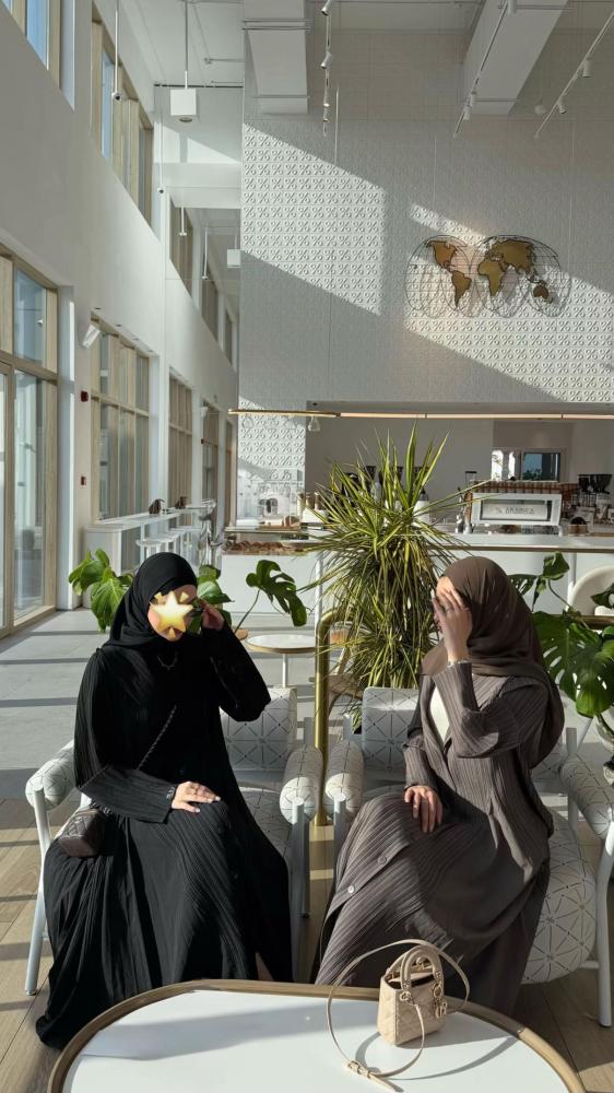 عباية بليزر بتصميم انيق وفاخر - عبايات ثراء