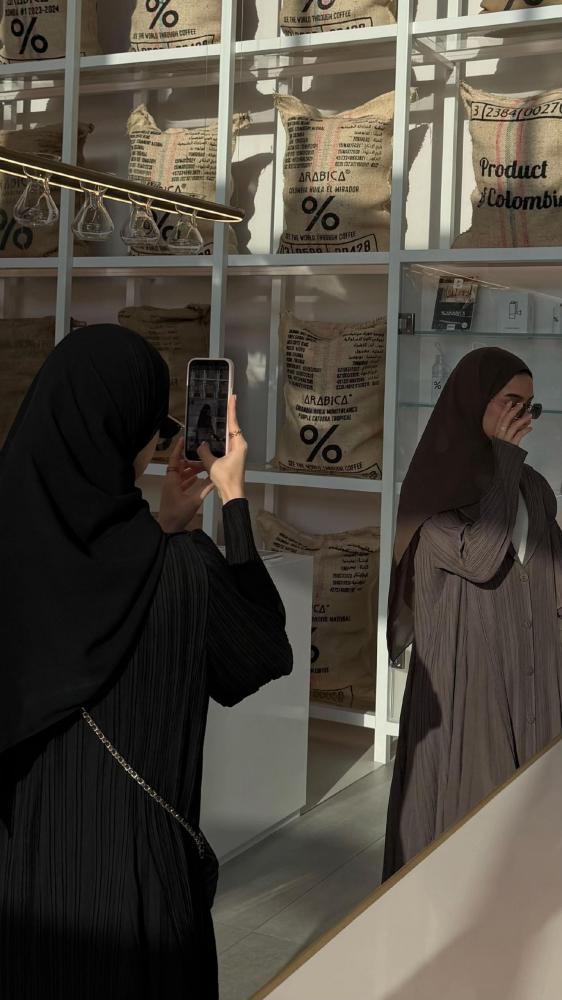 عباية بليزر بتصميم انيق وفاخر - عبايات ثراء