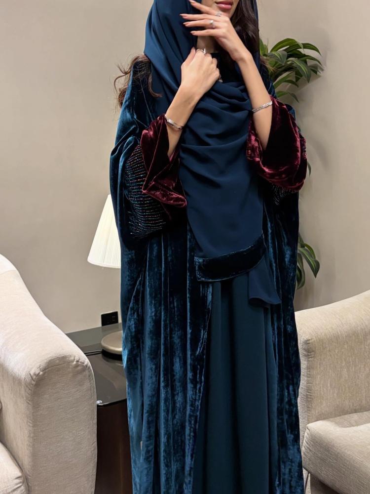 عباية مخمل فاخر بشك يدوي