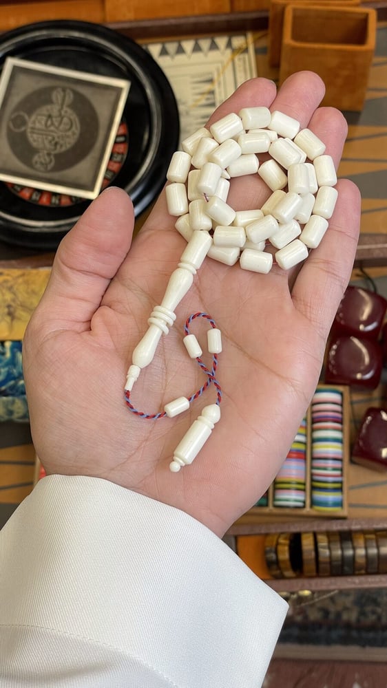 مسباح عظم جمل شاهد خلاخل 7 ونصف في 13 ونصف مل من مسباح اليمامة