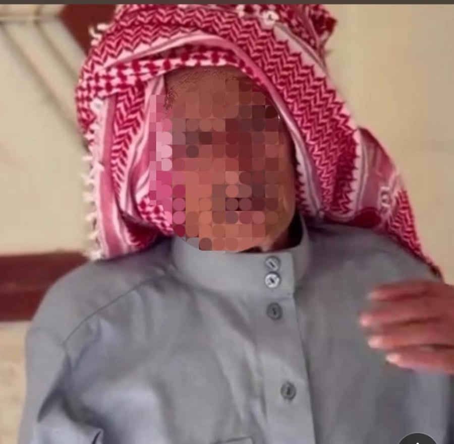 شماغ حب الرمان مفتل القديم  مقاس 58