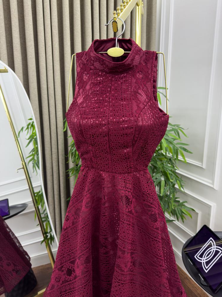 Short lace dress