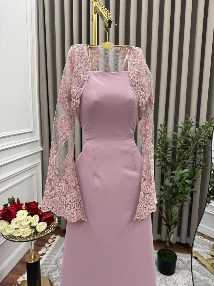 Elegant soft dress with sleeve detail