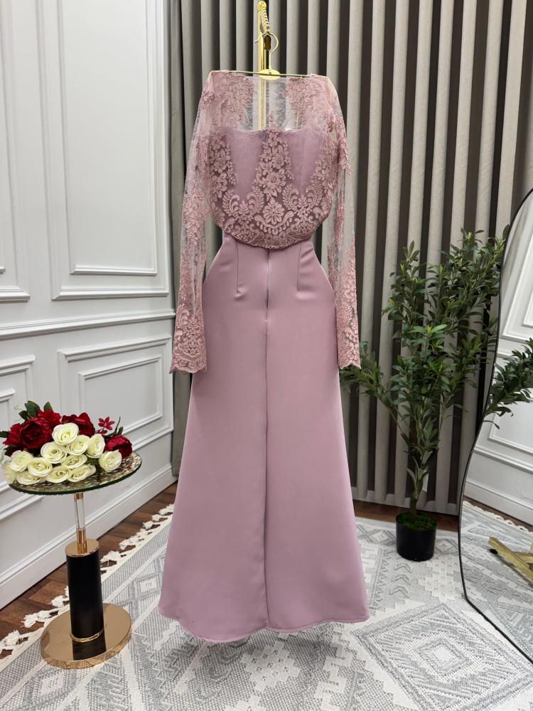 Elegant soft dress with sleeve detail