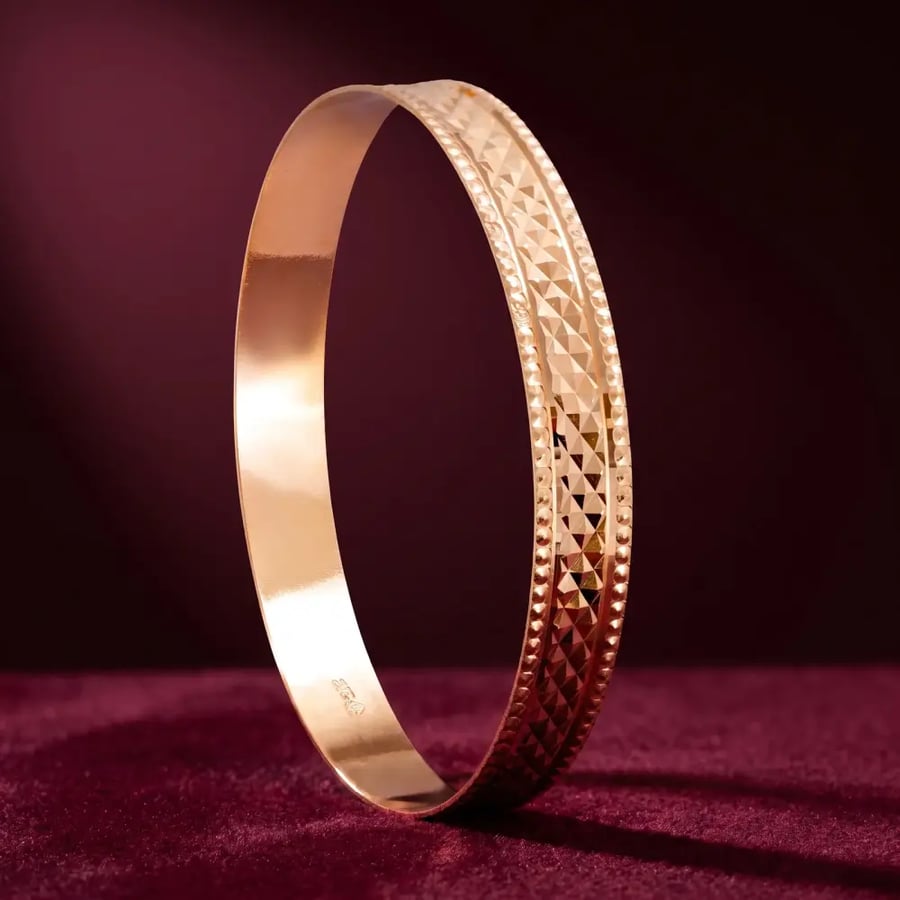 غوايش ذهب عريضة بنقش ماسي فاخر عيار 21