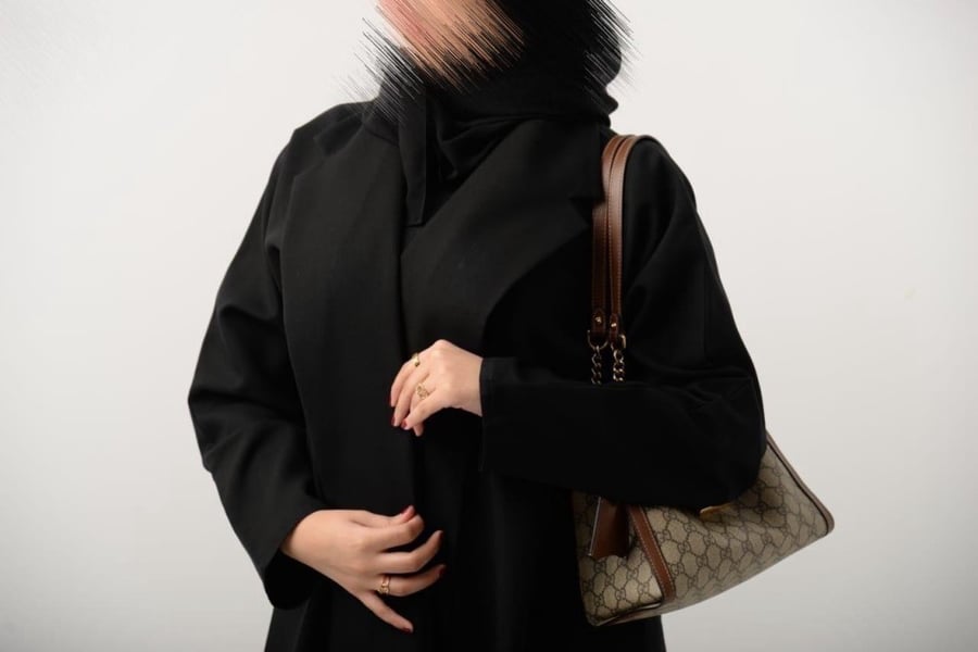 عباية منى