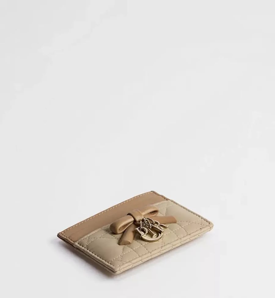 حاملة البطاقات Lady Dior Freesia