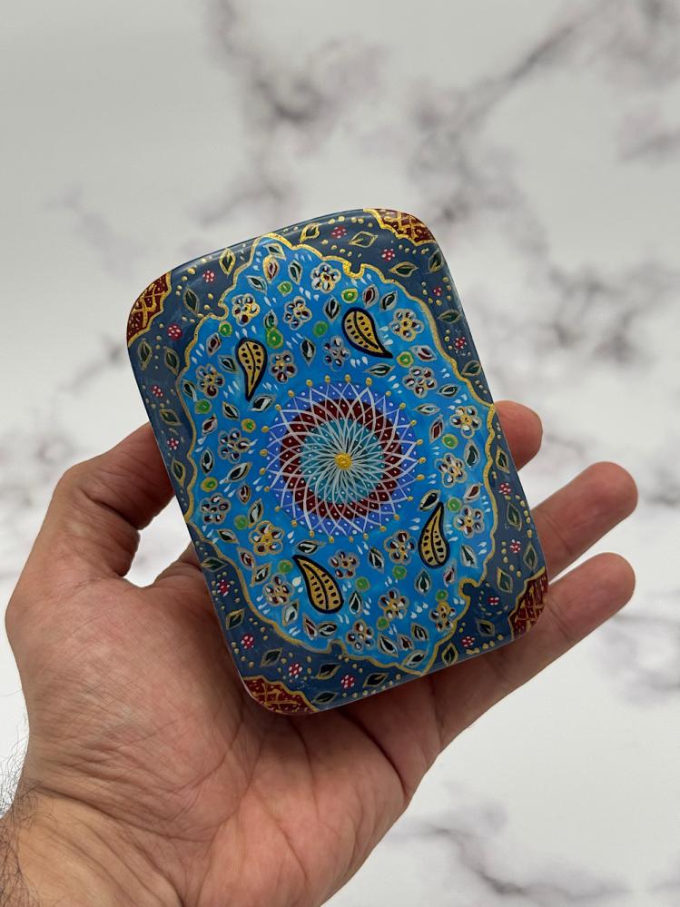 Hand-carved fully manual withdrawal box