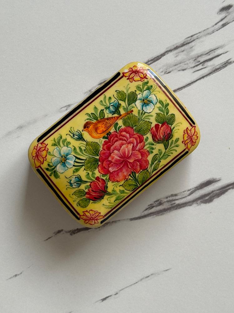 Hand-carved fully manual withdrawal box
