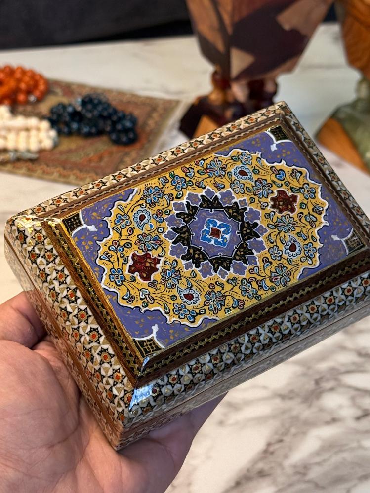 صندوق ايراني مطرز بالكامل
