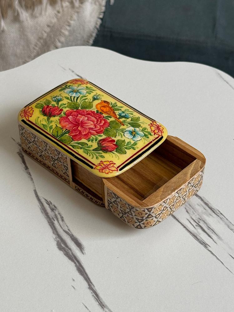 Hand-carved fully manual withdrawal box