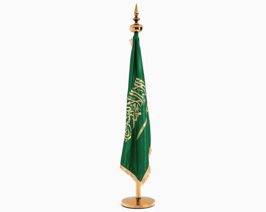 سارية ثابت بعلم المملكة ذهبي